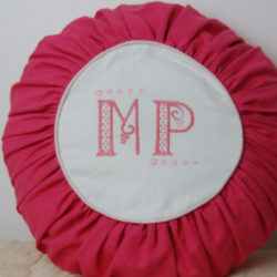 Coussin monogramme MP